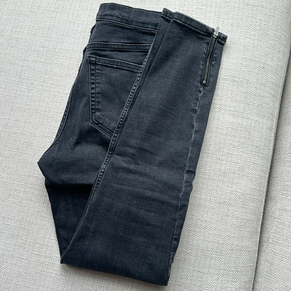 TopShop Jaime, dark grey jeans, 28/32, skinny, zipper bottom, 5 pocket zip - Picture 5 of 5